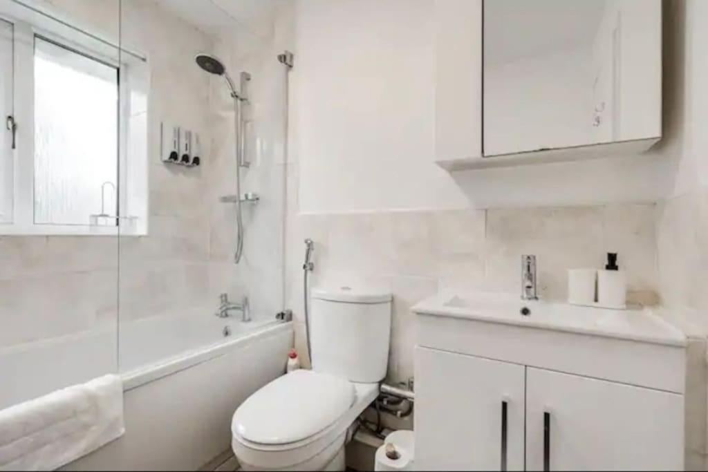 Newly Renovated House Near Trafford Centre Villa Manchester Dış mekan fotoğraf