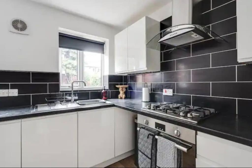 Newly Renovated House Near Trafford Centre Villa Manchester Dış mekan fotoğraf